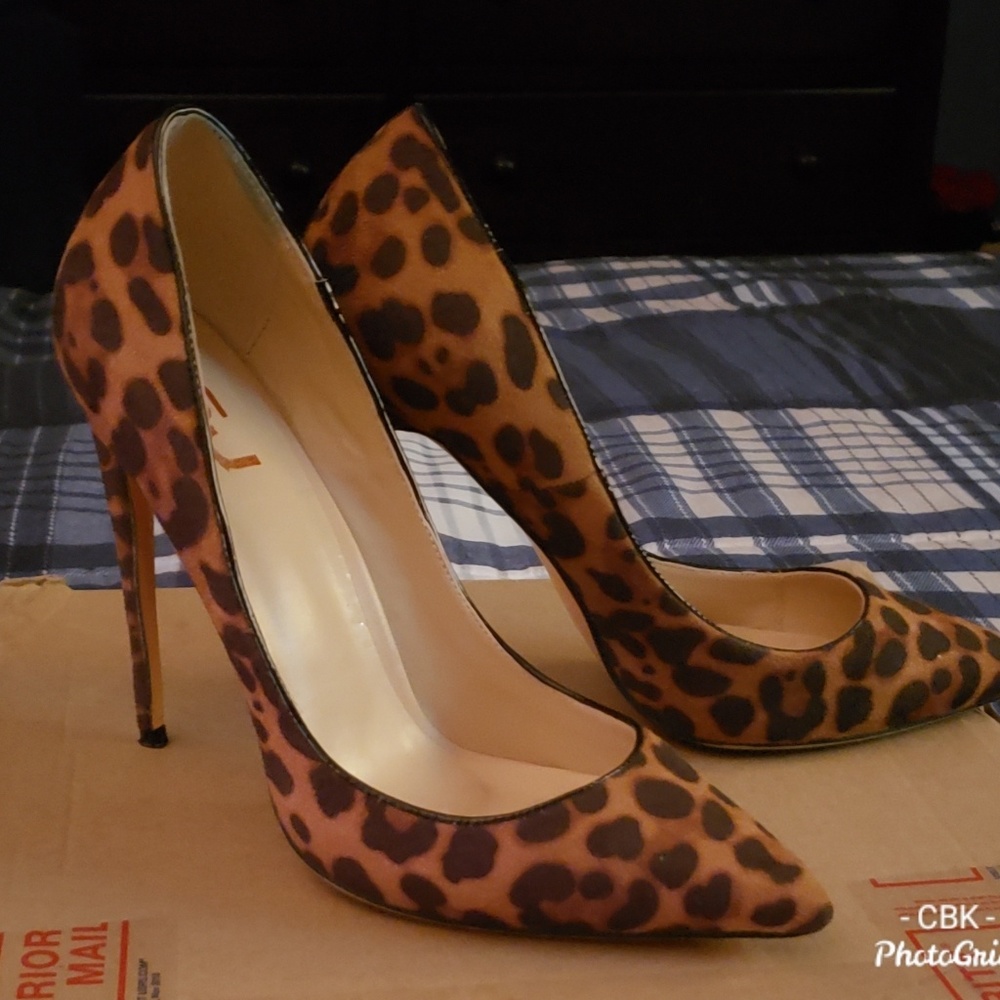 Leopard pumps